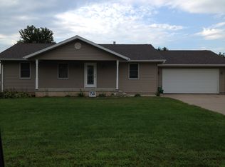85 Section Rd, Miles, IA 52064