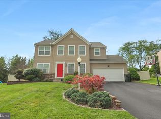 135 Surrey Ln, York, PA 17402