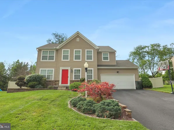 135 Surrey Ln, York, PA 17402