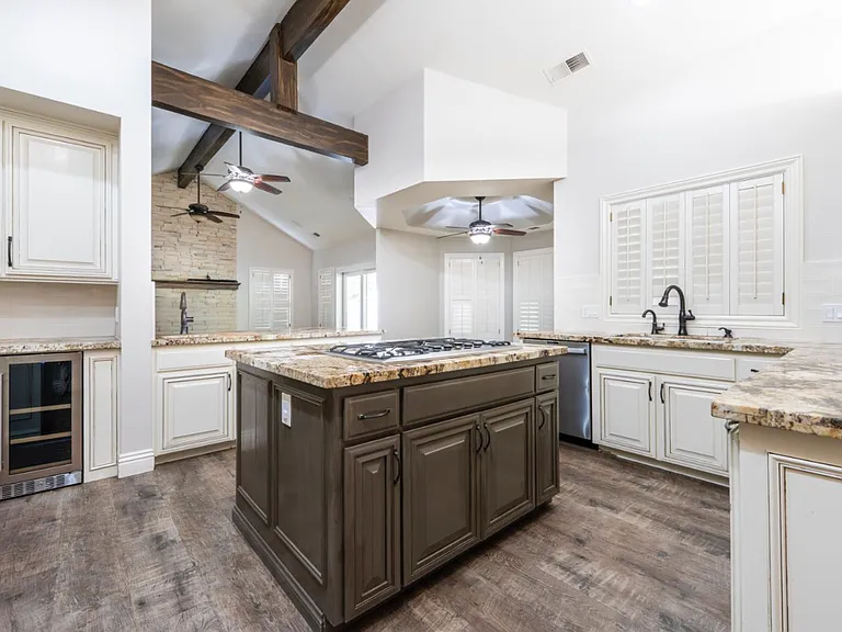 585 E Chesapeake Cir — Photo 8