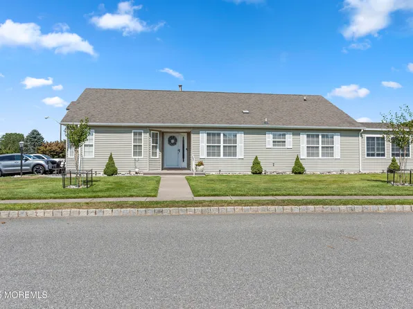 10 Colwyn Way, Toms River, NJ 08757