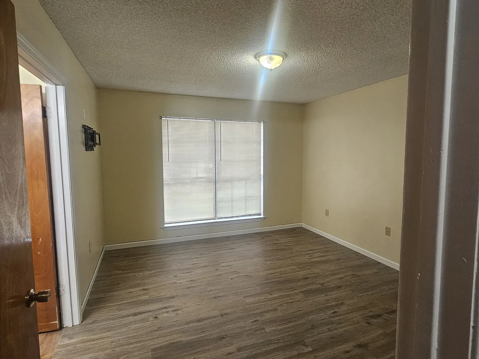 2 bed, 1038 sqft, $950 — Photo 3