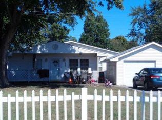 576 Grove Ave, Wood River, IL 62095