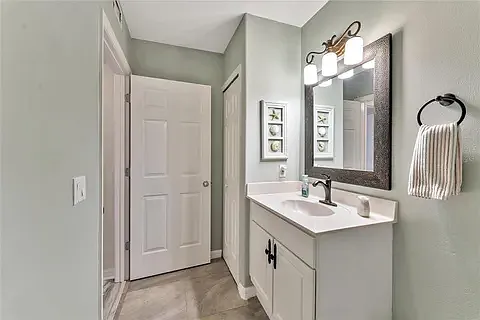 100 Palm Harbor Pkwy — Photo 21