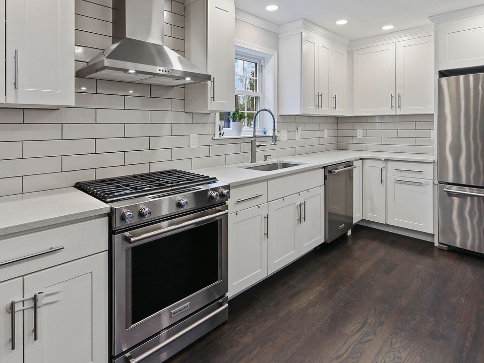 1st image of 10 Boulder Brook Dr #1