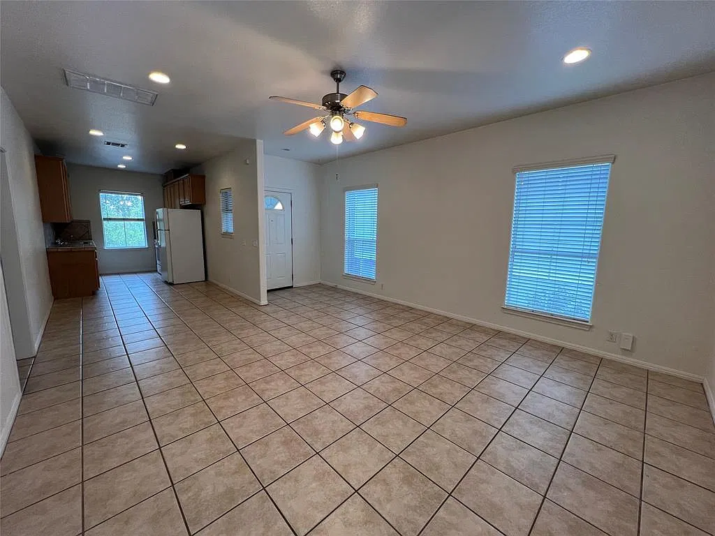 2 bed, 1.0 bath, 950 sqft, $2,400 — Photo 3