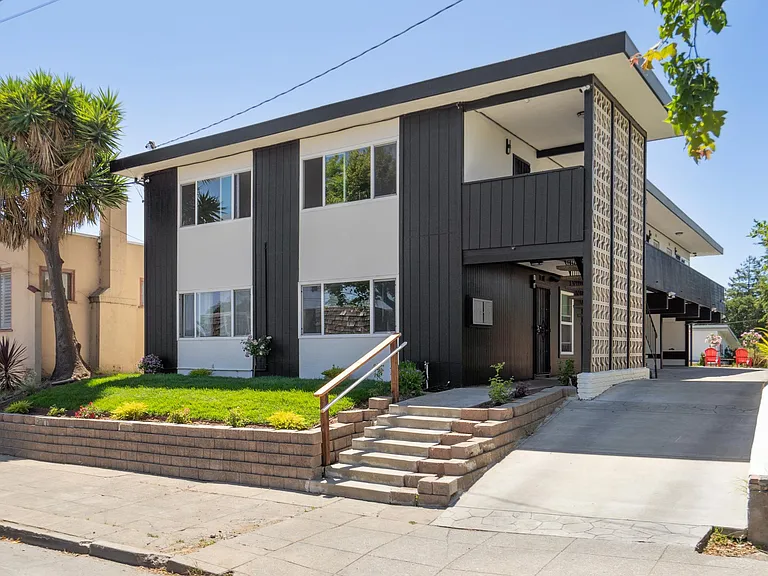 3441 Laguna Ave #2 — Photo 36