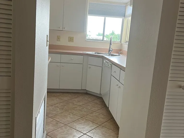 3018 Sail Pointe Cir #4-B — Photo 9