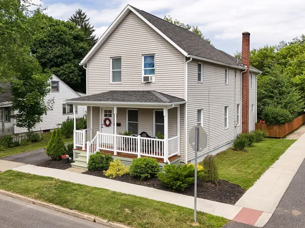 19 Smith St, Plattsburgh, NY 12901