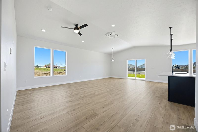 3rd image of 739 N Muscovy Street