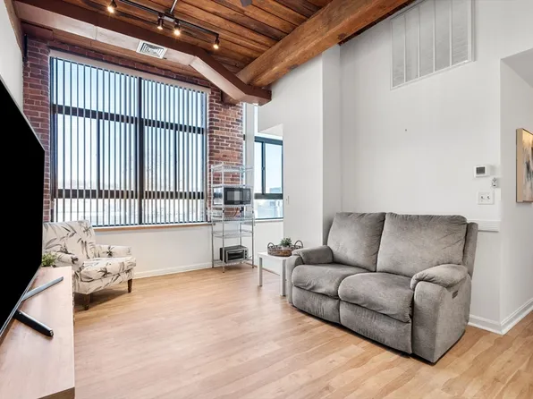 10 Linwood St APT 210, Malden, MA 02148