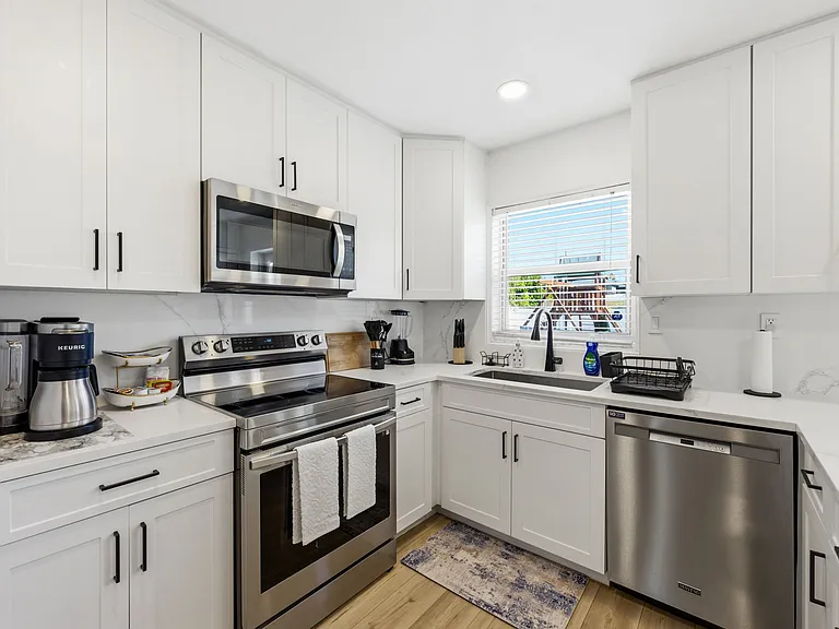 4310 W Carmen St — Photo 40
