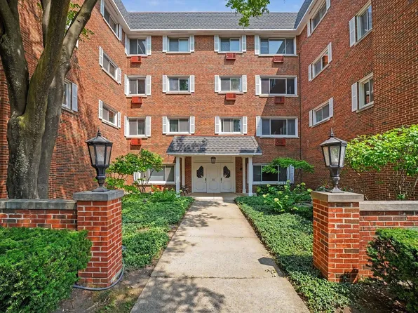 800 Washington Blvd APT 100, Oak Park, IL 60302