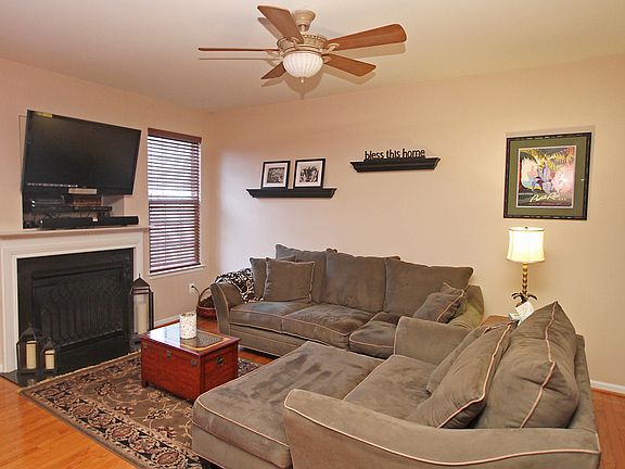 Family Rm w/fireplace