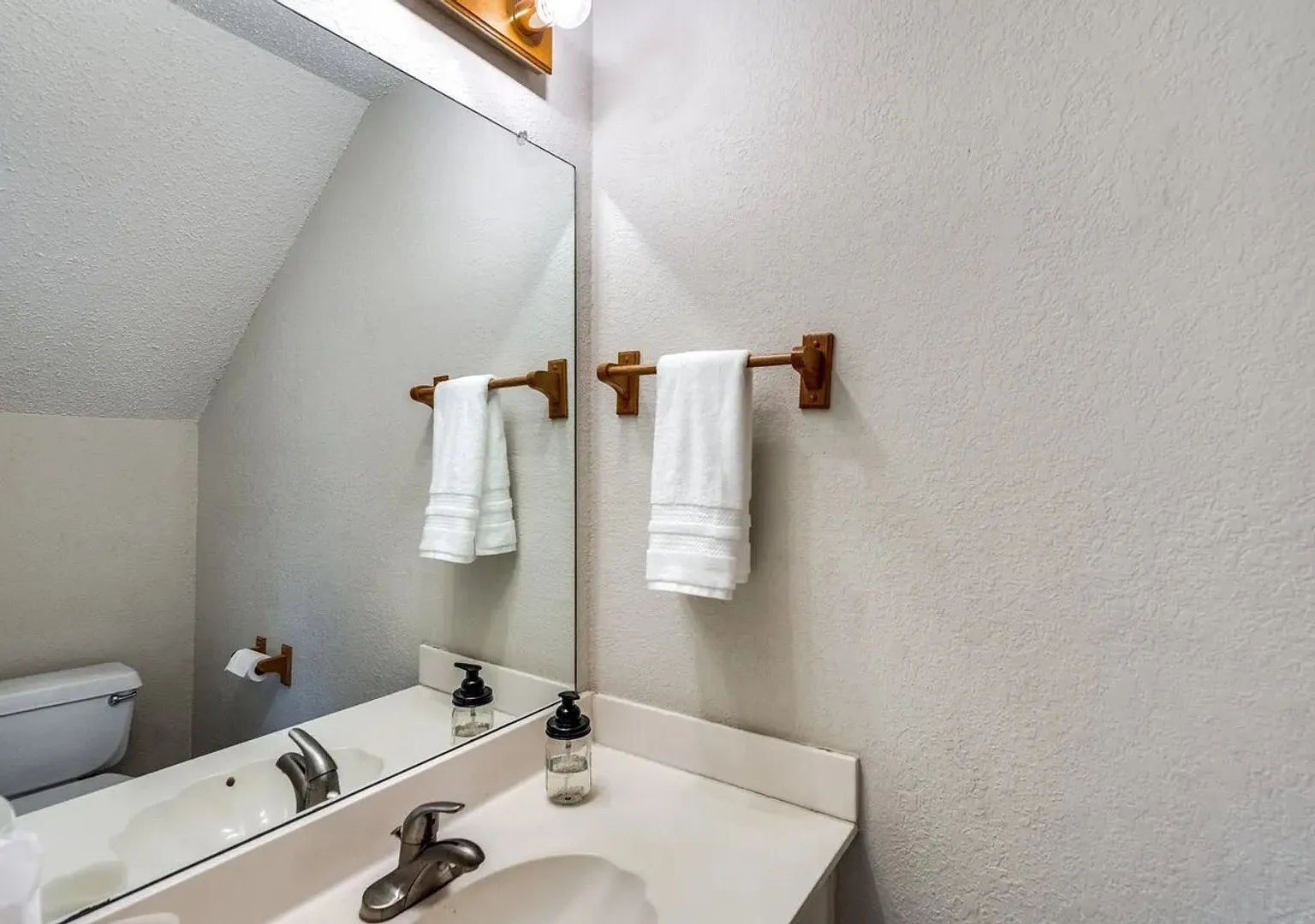 Room in 4 Bedroom Home in McKinney — Photo 4