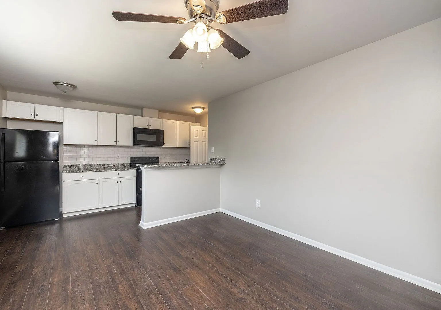 4306 Chamberlayne Ave — Photo 4