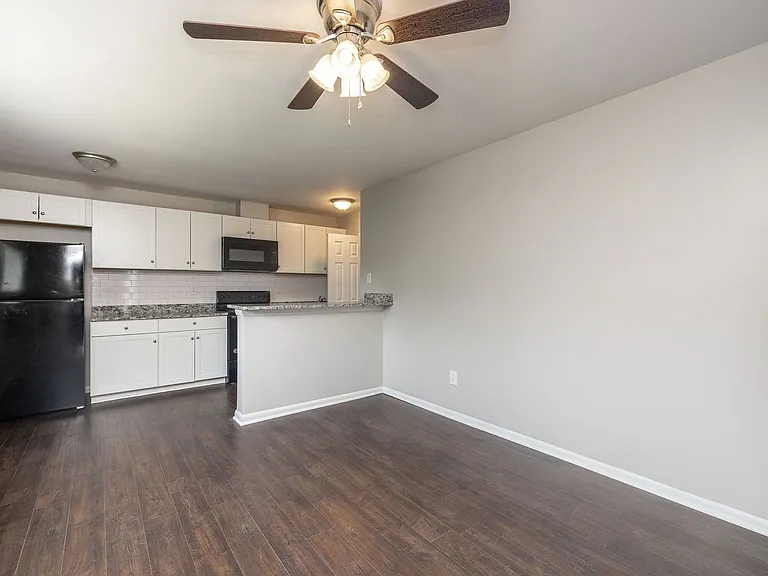 4306 Chamberlayne Ave — Photo 4
