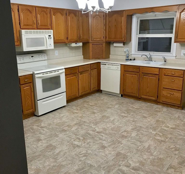 2nd image of 1506 N Ruston Ave