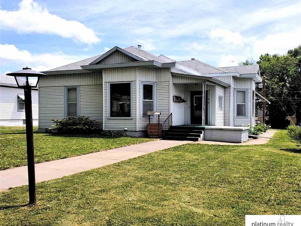 912 5th St, Fairbury, NE 68352 | Zillow