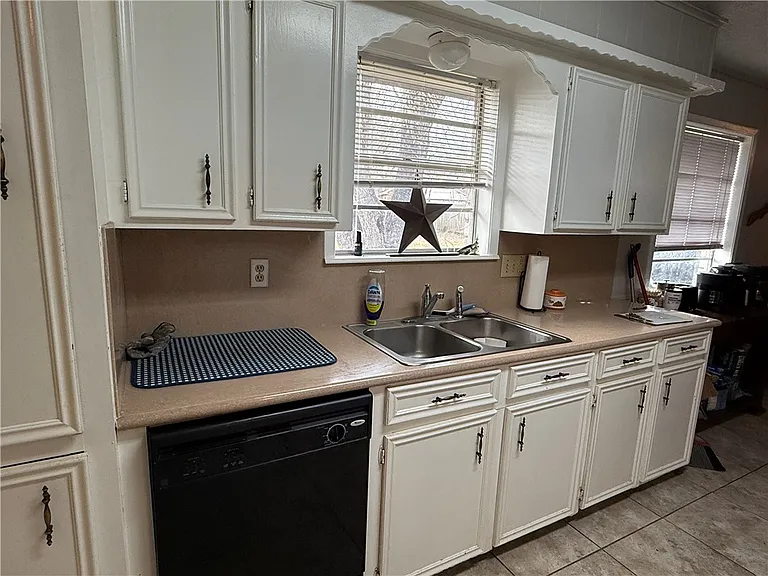 1213 S Ridgefield Cir — Photo 12
