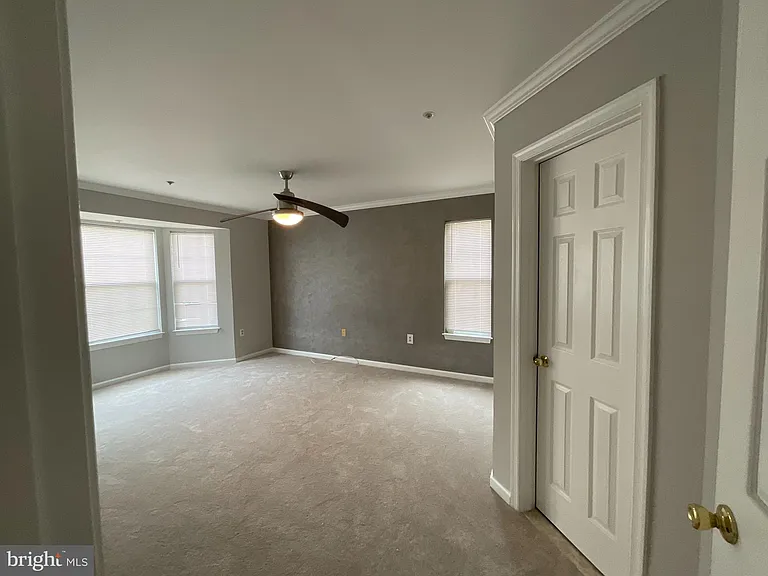 9808 Lake Pointe Ct #301 — Photo 41