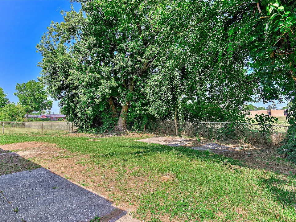 329 E View Dr