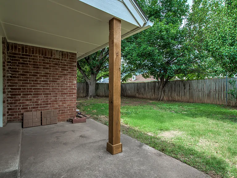 1817 Victoria Dr — Photo 45