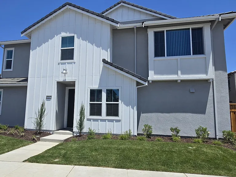 3217 Shrute Dr — Photo 2