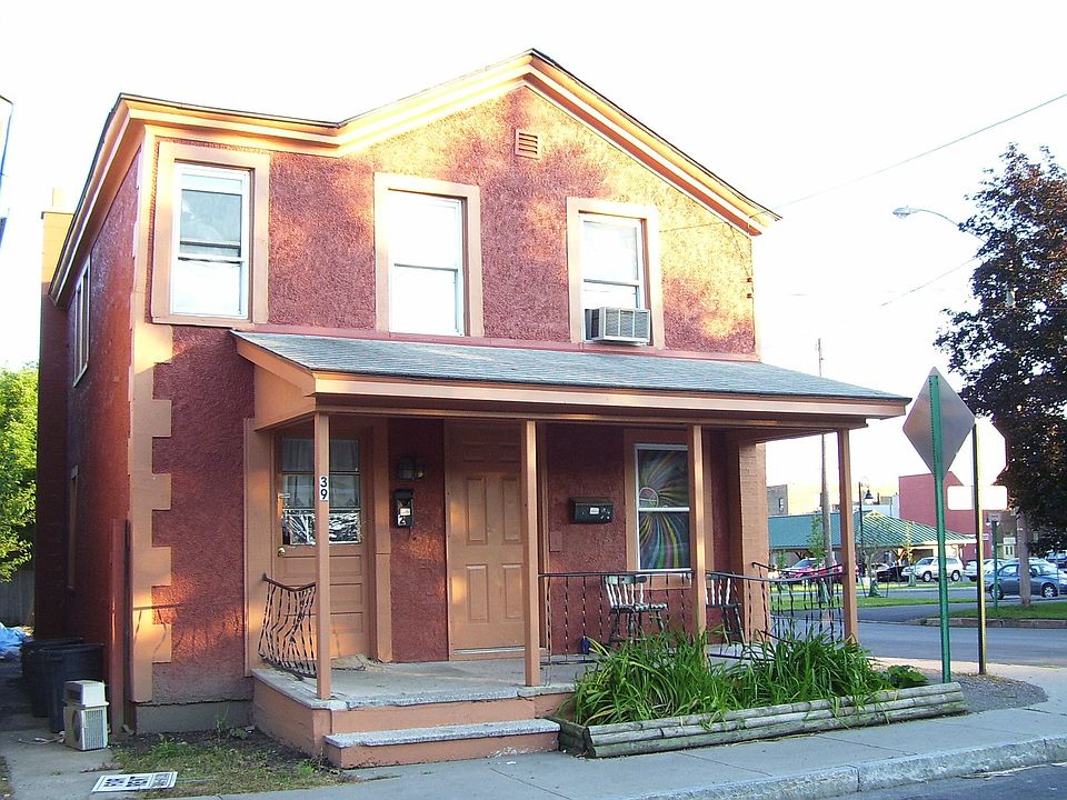 2nd image of 39 Phoenix St #2