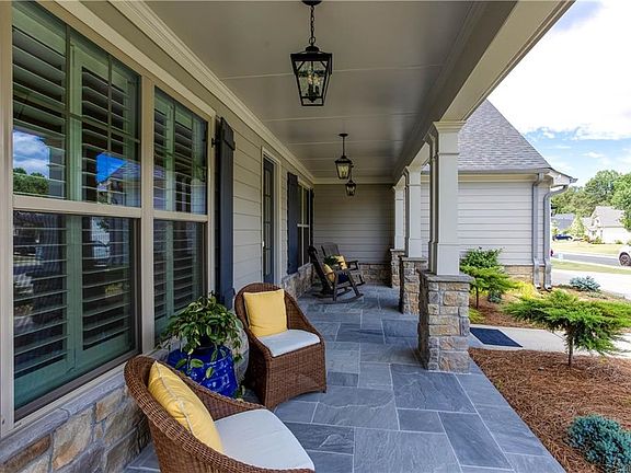 3rd image of 701 Northside Ln