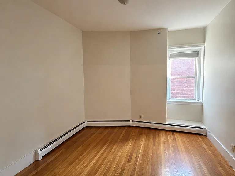 35 Florence St — Photo 3