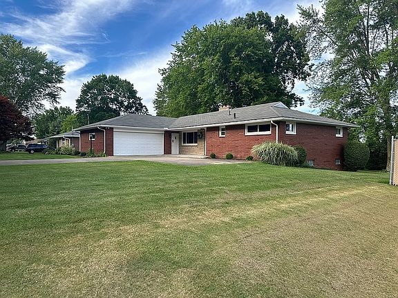 2nd image of 780 Crestwood Dr