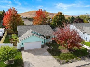 5401 Seahawk Dr, West Richland, WA 99353
