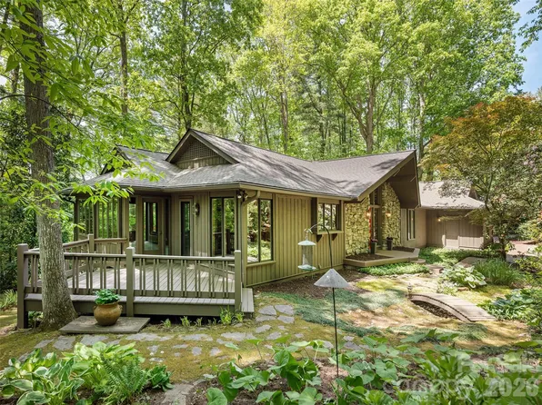 227 Estate Dr, Hendersonville, NC 28739
