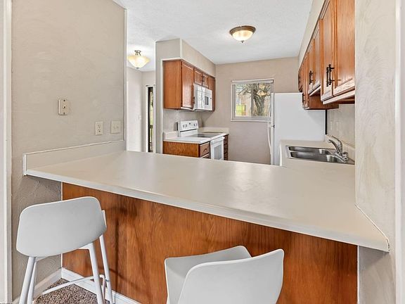 5th image of 302 Whitetail Ct