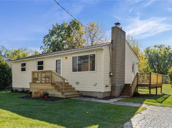 476 Ontario Dr, Ontario, NY 14519