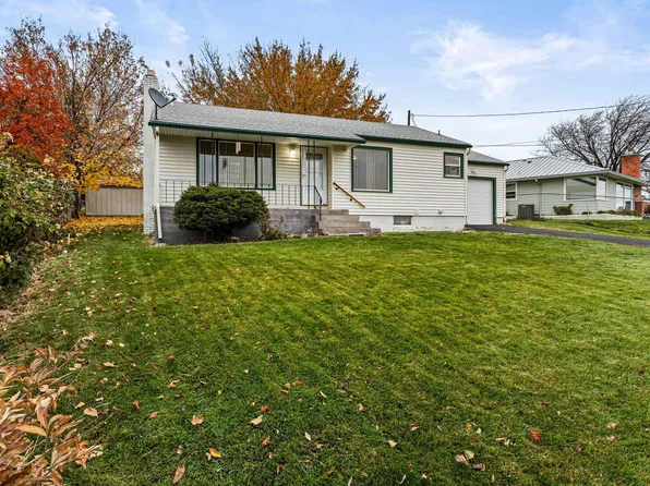 4205 E Hillcrest Dr, Yakima, WA 98901