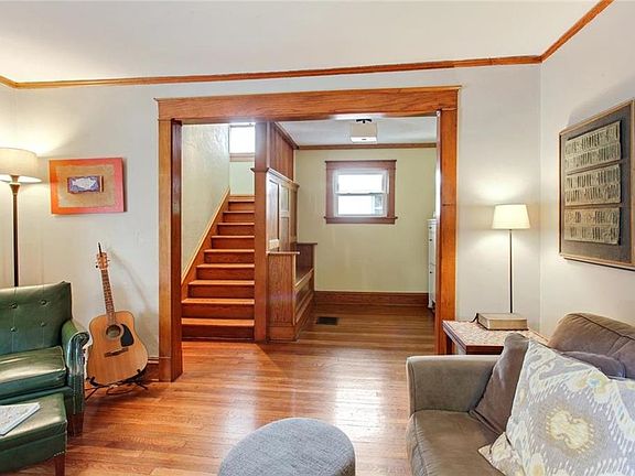 5th image of 3944 Charlotte St
