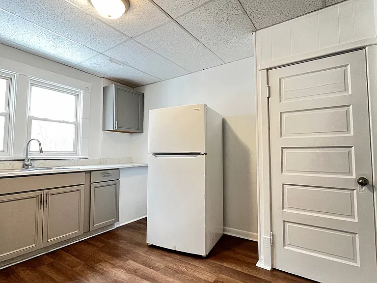 156 W Washington St #1 — Photo 12