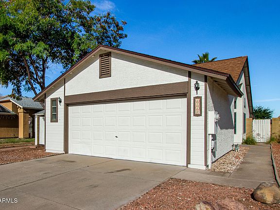 3rd image of 1710 E GREENWAY Circle