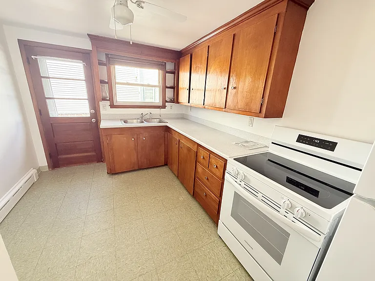 25 1/2 Thurston Ave #B — Photo 20