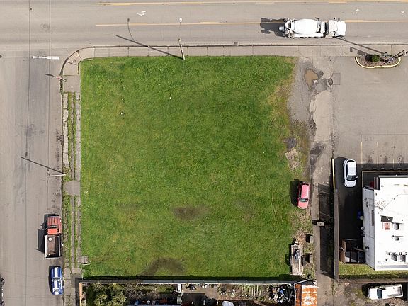 3rd image of 219 Lincoln Street
