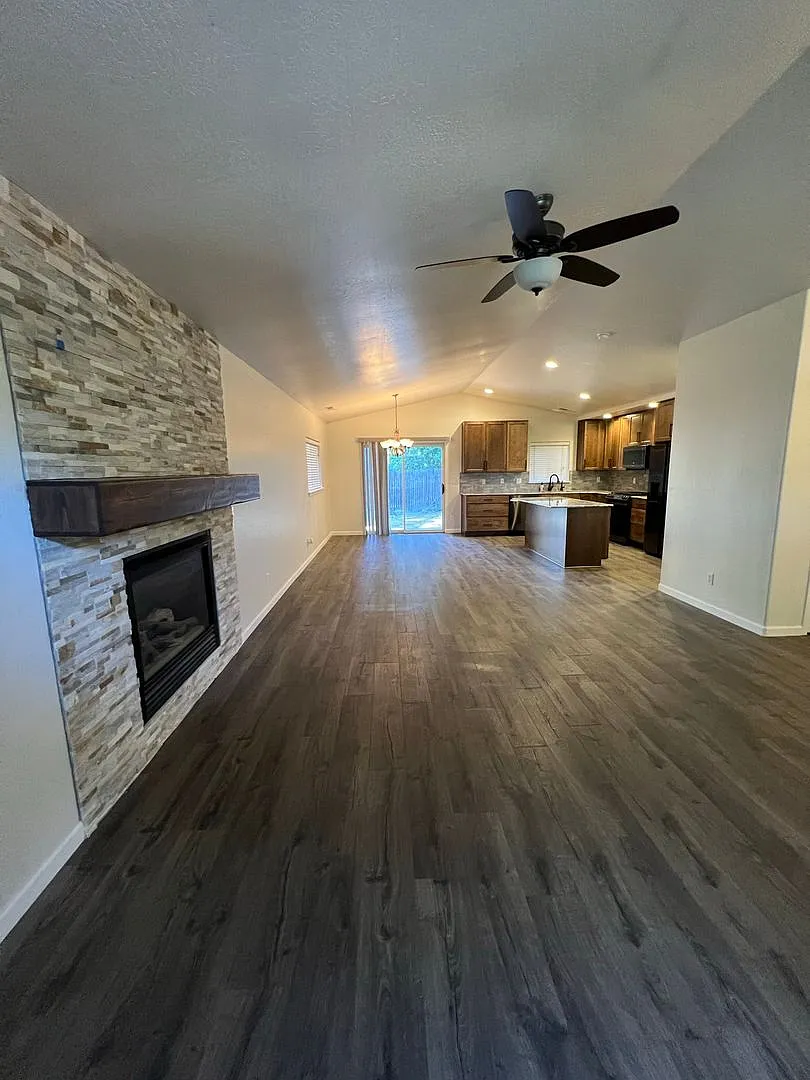House in Aspen Trails! 3 bed/2 bath - $2,995.00 — Photo 4