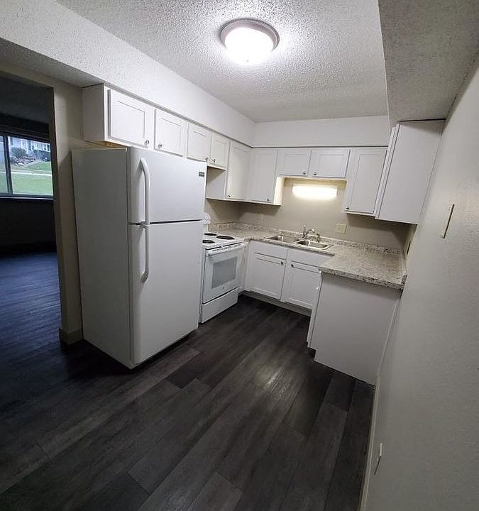 1st image of 325 Ash St APT 10