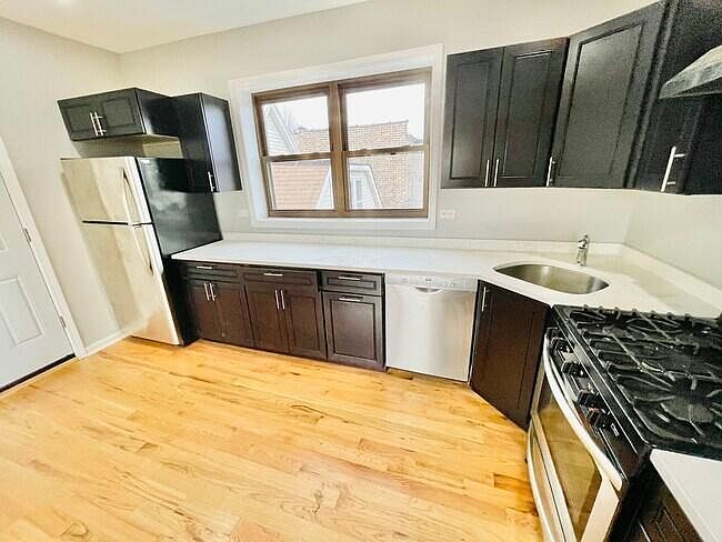 1st image of 3506 N Hamlin Ave APT 1