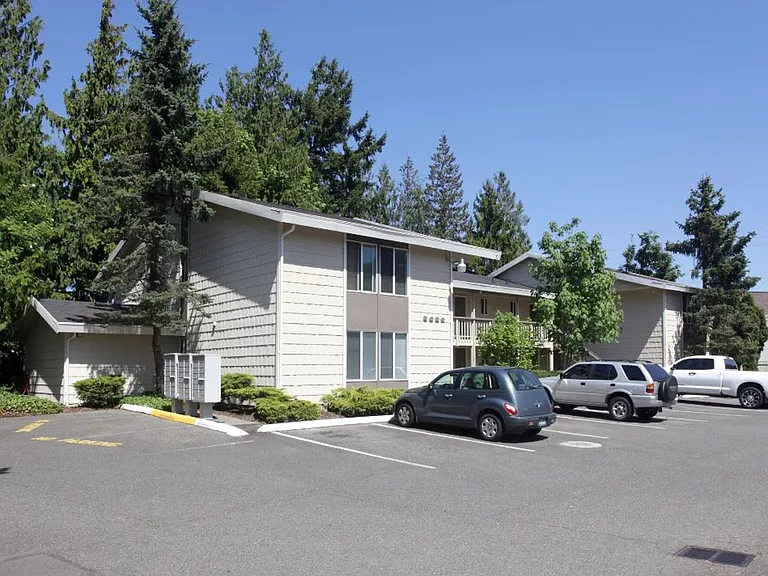 Westwood Apartments — Photo 17