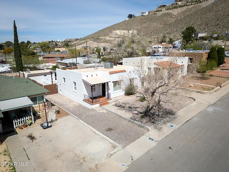 1211 Mesita Dr — Photo 8