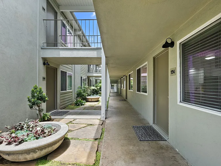 The Tahitian Apartments — Photo 10