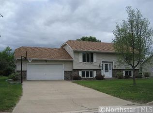 109 Oakwood Dr, Belle Plaine, MN 56011