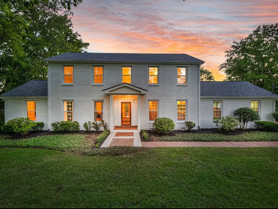 1211 Arrowhead Dr
